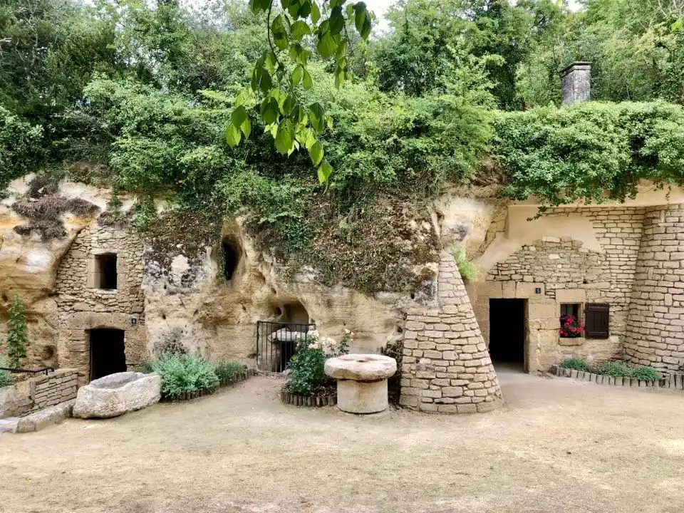 plus beau village troglodyte saumur